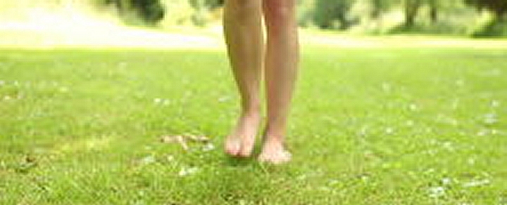 barefoot walking in the grass meditation